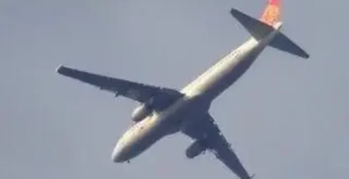 avião cai em Goiânia