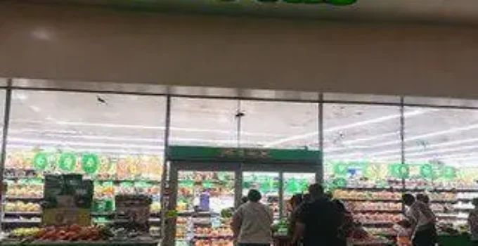 Bretas reinaugura lojas em Goiânia