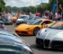 desfile de carros esportivos