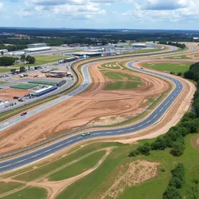 Goiânia fecha para reconstrução completa da pista