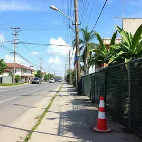 obra da Saneago em calçada do Centro de Goiânia